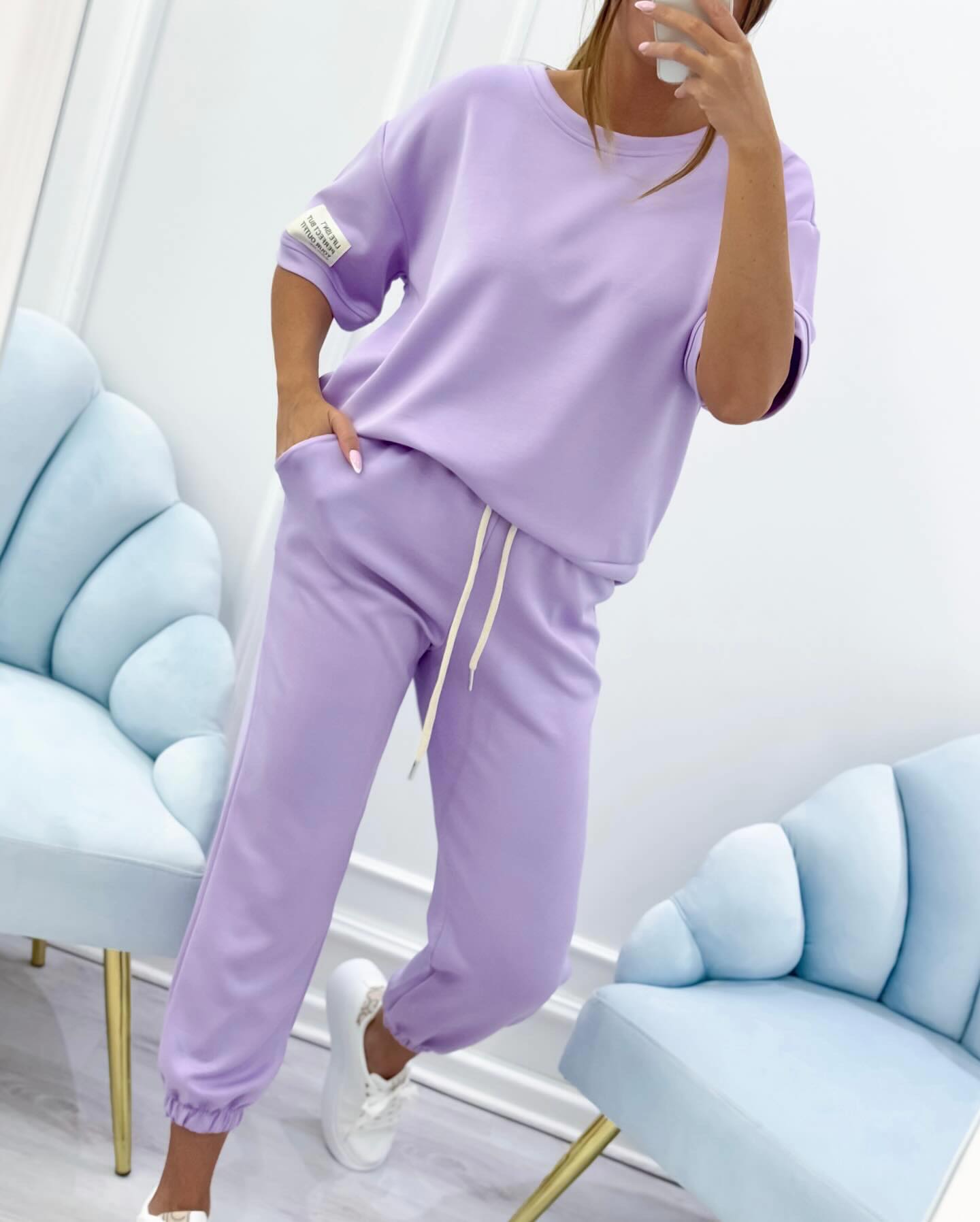 Conjunto casual para mujer con top liso y pantalones