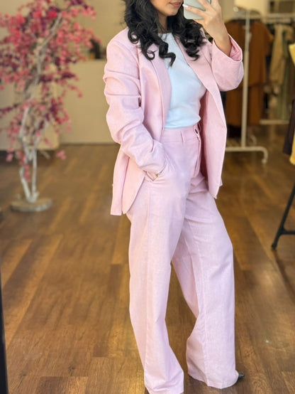 Emilia – Conjunto rosa de elegancia moderna