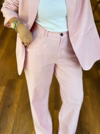 Emilia – Conjunto rosa de elegancia moderna