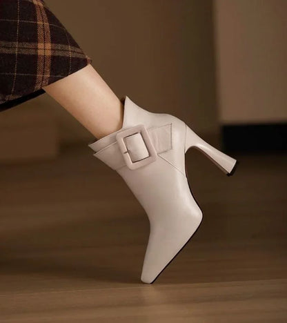 Aveline | Botines con Tacón y Hebilla Oversize