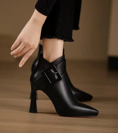 Aveline | Botines con Tacón y Hebilla Oversize