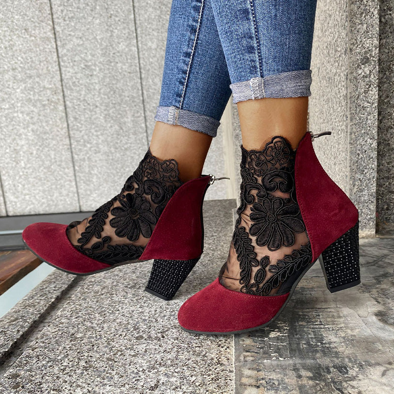 Leona – Elegantes Zapatos de Tacón de Encaje Floral