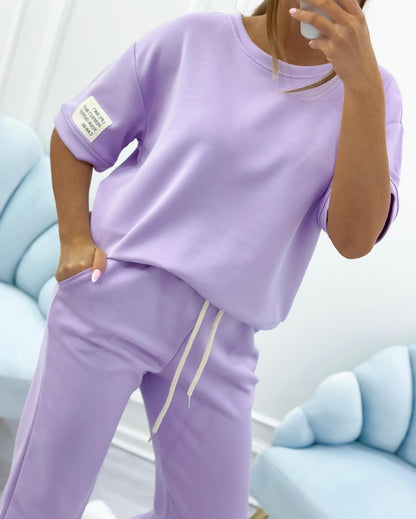 Conjunto casual de mujer con top liso y pantalones