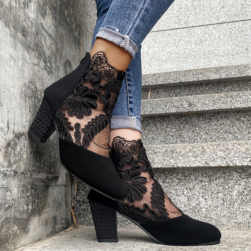 Leona – Elegantes Zapatos de Tacón de Encaje Floral