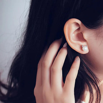 Pendientes de plata esterlina con perla y diseño de gato