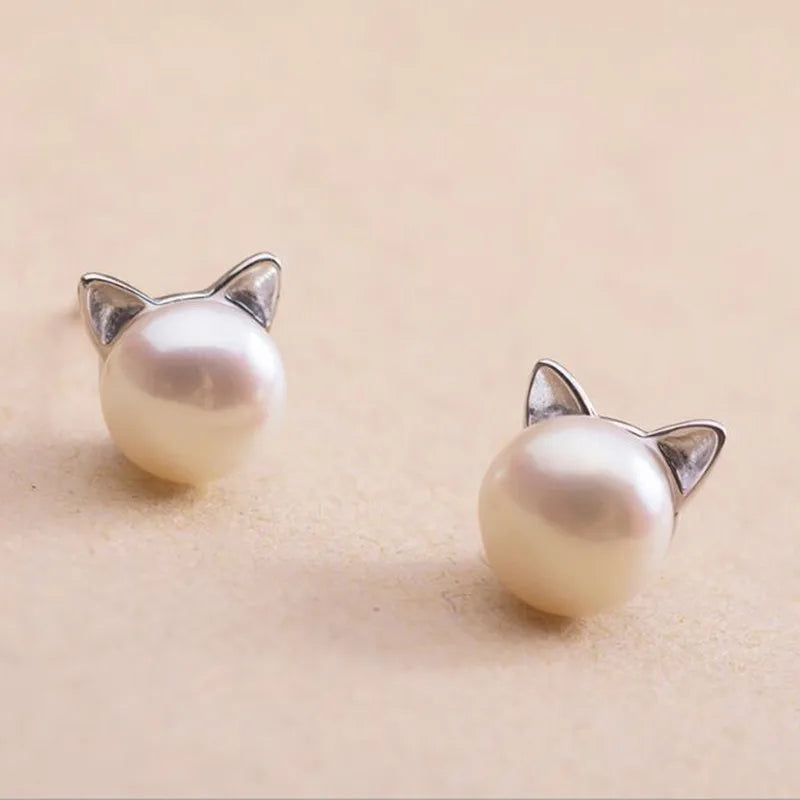 Pendientes de plata esterlina con perla y diseño de gato