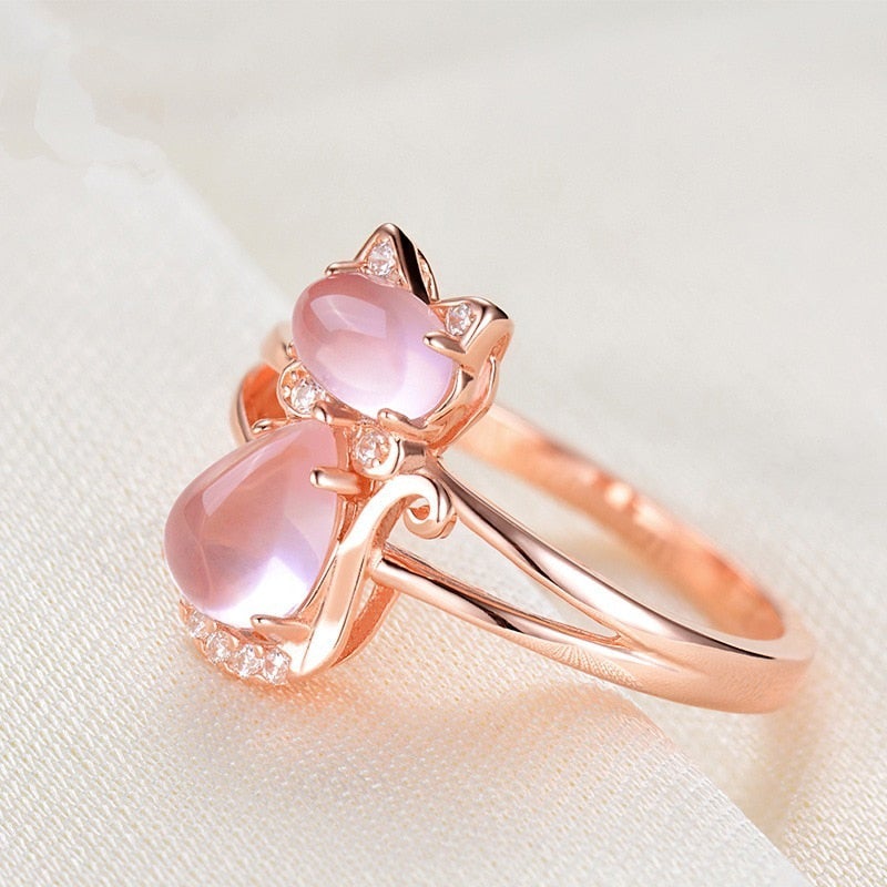 Elegante Anillo de Gato en Oro Rosado