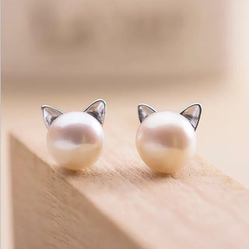 Pendientes de plata esterlina con perla y diseño de gato