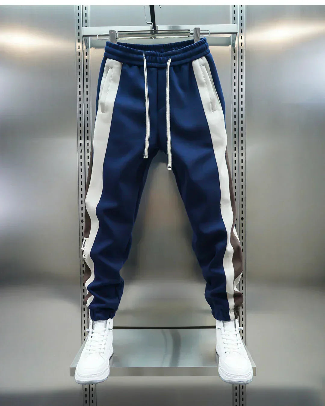 Mateo – Elegancia moderna con un toque deportivo