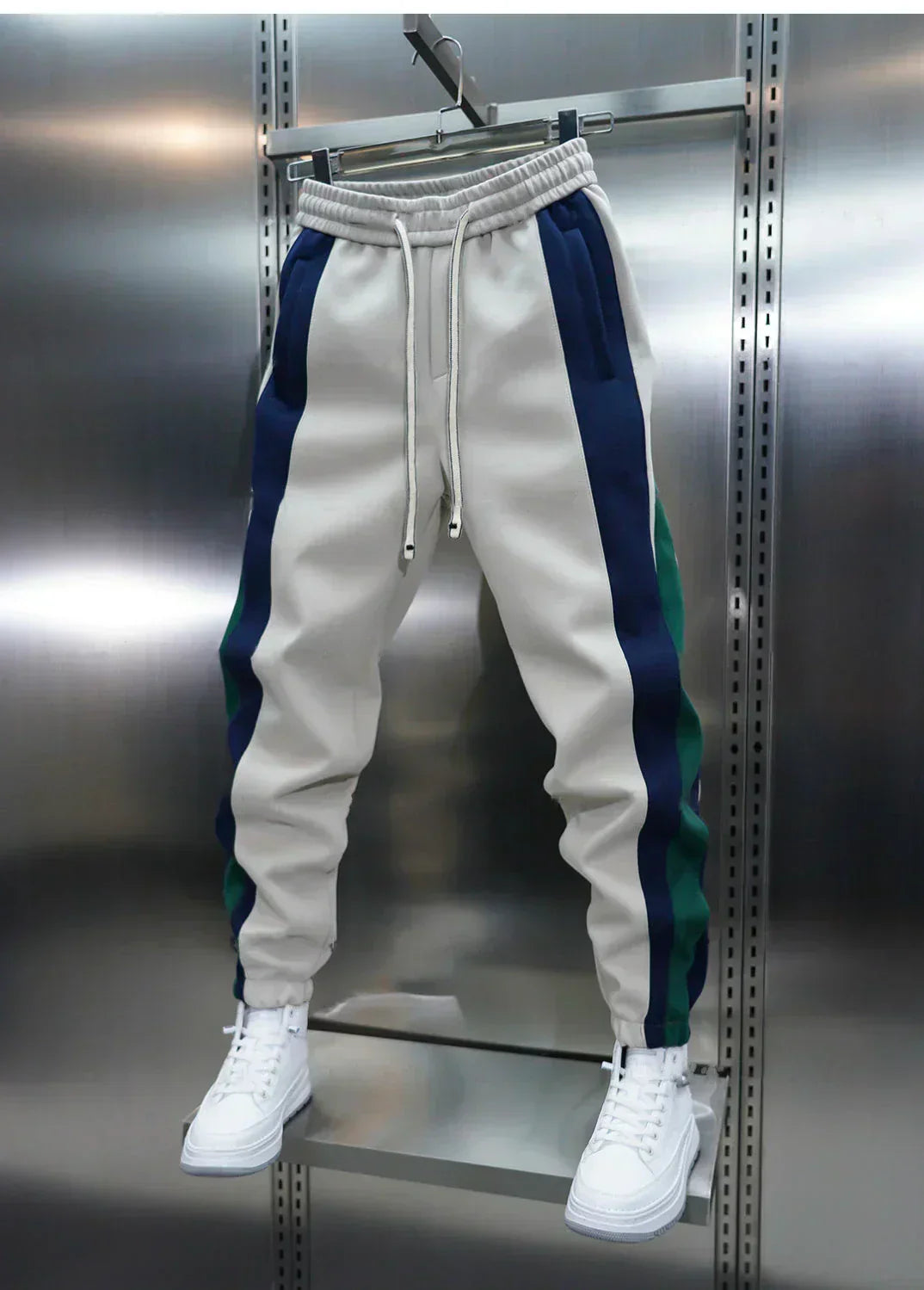 Mateo – Elegancia moderna con un toque deportivo
