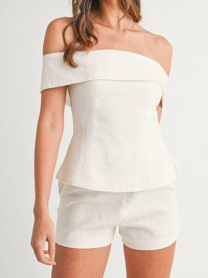 Natalia – Conjunto blanco de pureza elegante
