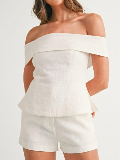 Natalia – Conjunto blanco de pureza elegante