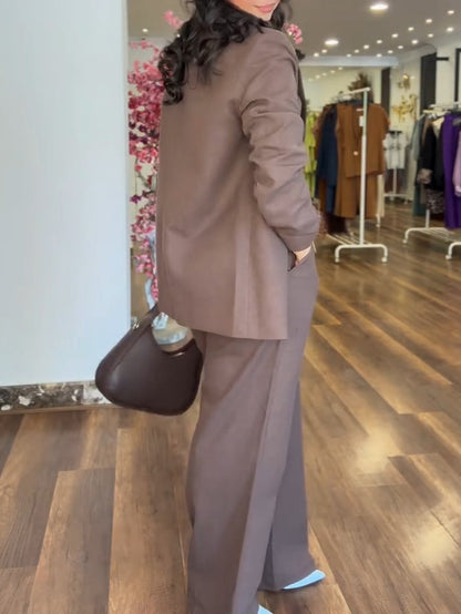 Emilia – Conjunto rosa de elegancia moderna