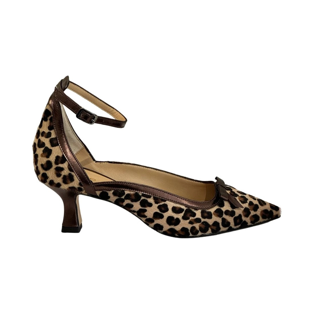 Décolleté con estampado de leopardo