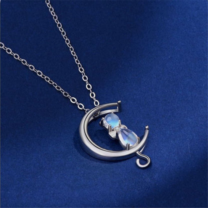 Collar Elegante con Piedra Lunar y Gatito