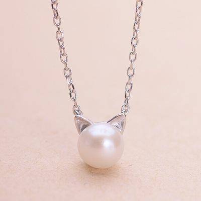 Elegante cadena de gatos y perlas con pendientes y anillo de regalo